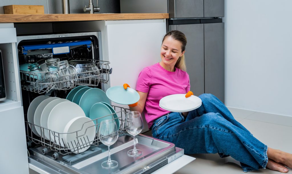 Is it cheaper to run dishwasher at night or day