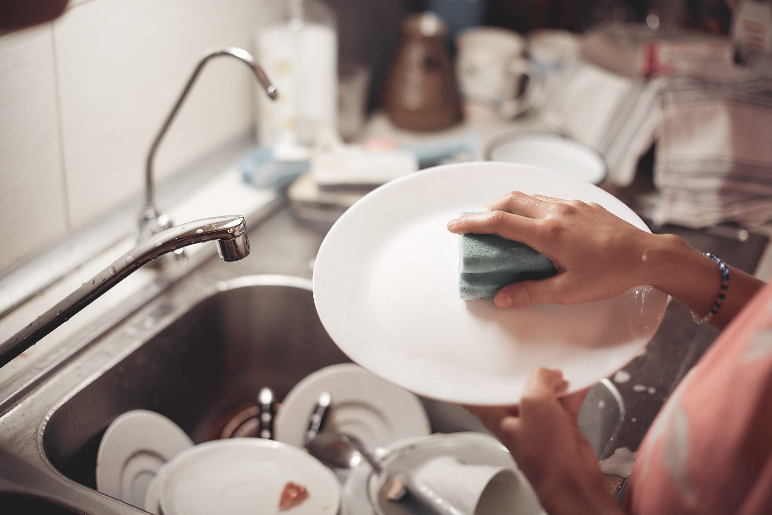 Is it cheaper to use a dishwasher or wash by hand